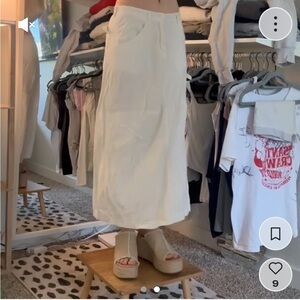 Brandy Melville linen cargo skirt. Fits a small-medium NWT. Completely sold out